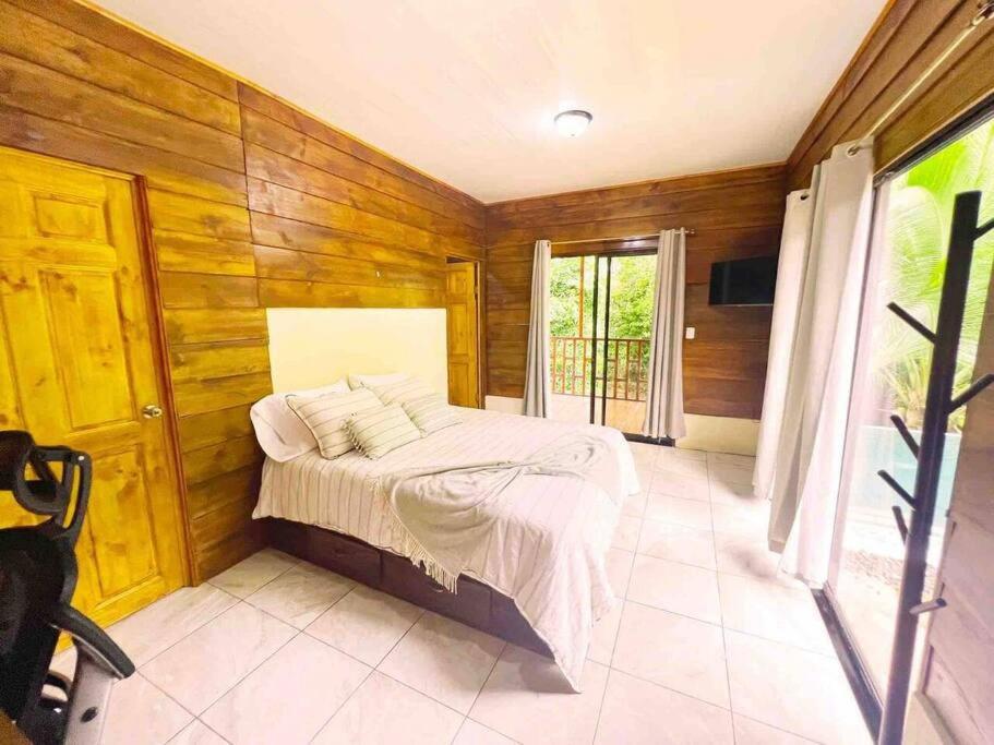 Heated Pool & Garden Cabin near La Fortuna