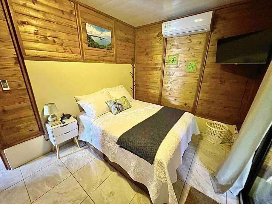 Heated Pool & Garden Cabin near La Fortuna