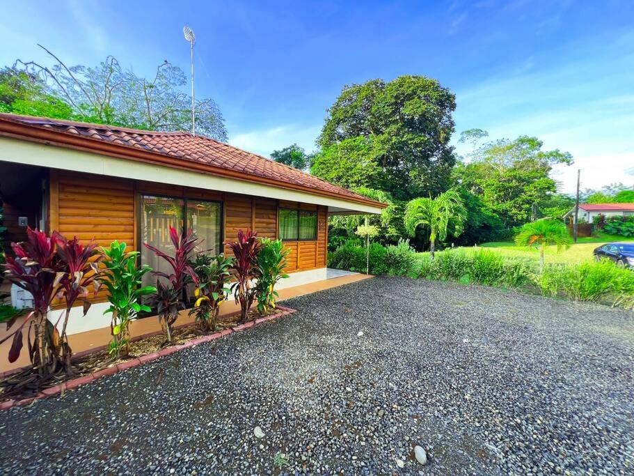 Heated Pool & Garden Cabin near La Fortuna
