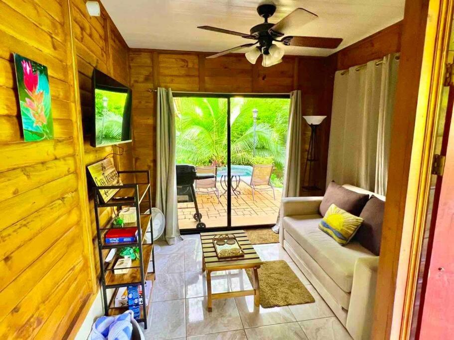 Heated Pool & Garden Cabin near La Fortuna