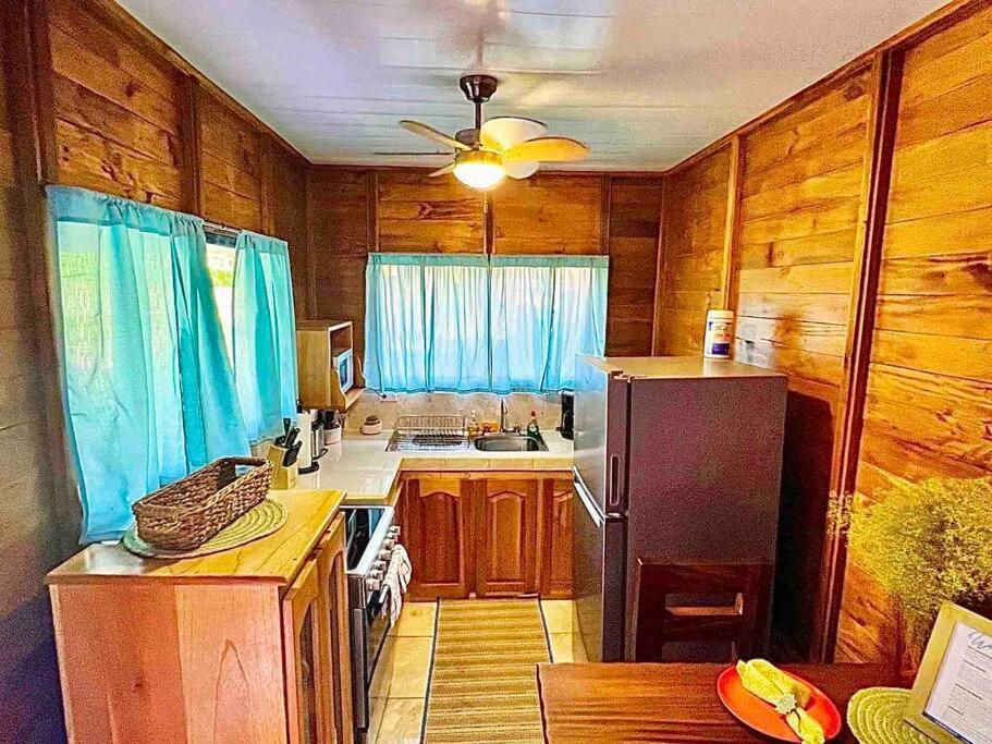 Heated Pool & Garden Cabin near La Fortuna