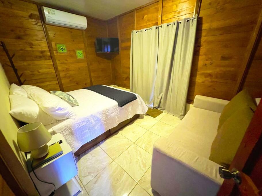 Heated Pool & Garden Cabin near La Fortuna