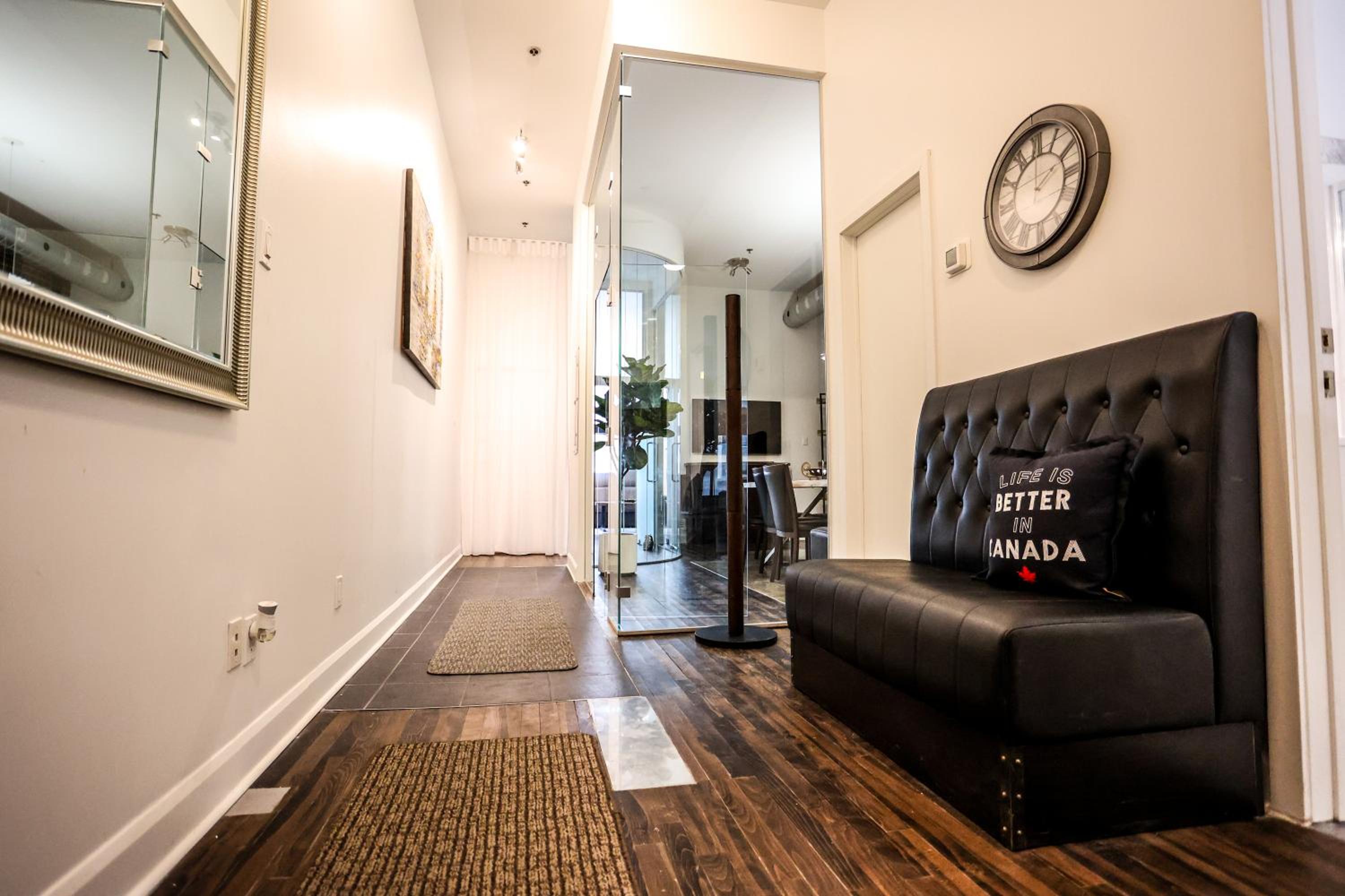 Elegant 3 Bedroom apartment in old port - 201
