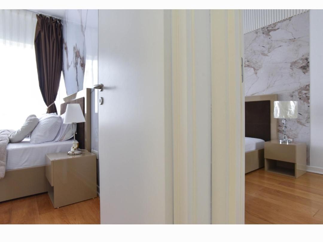 Luxury apartment with 2 rooms in hotel Tre canne view 2