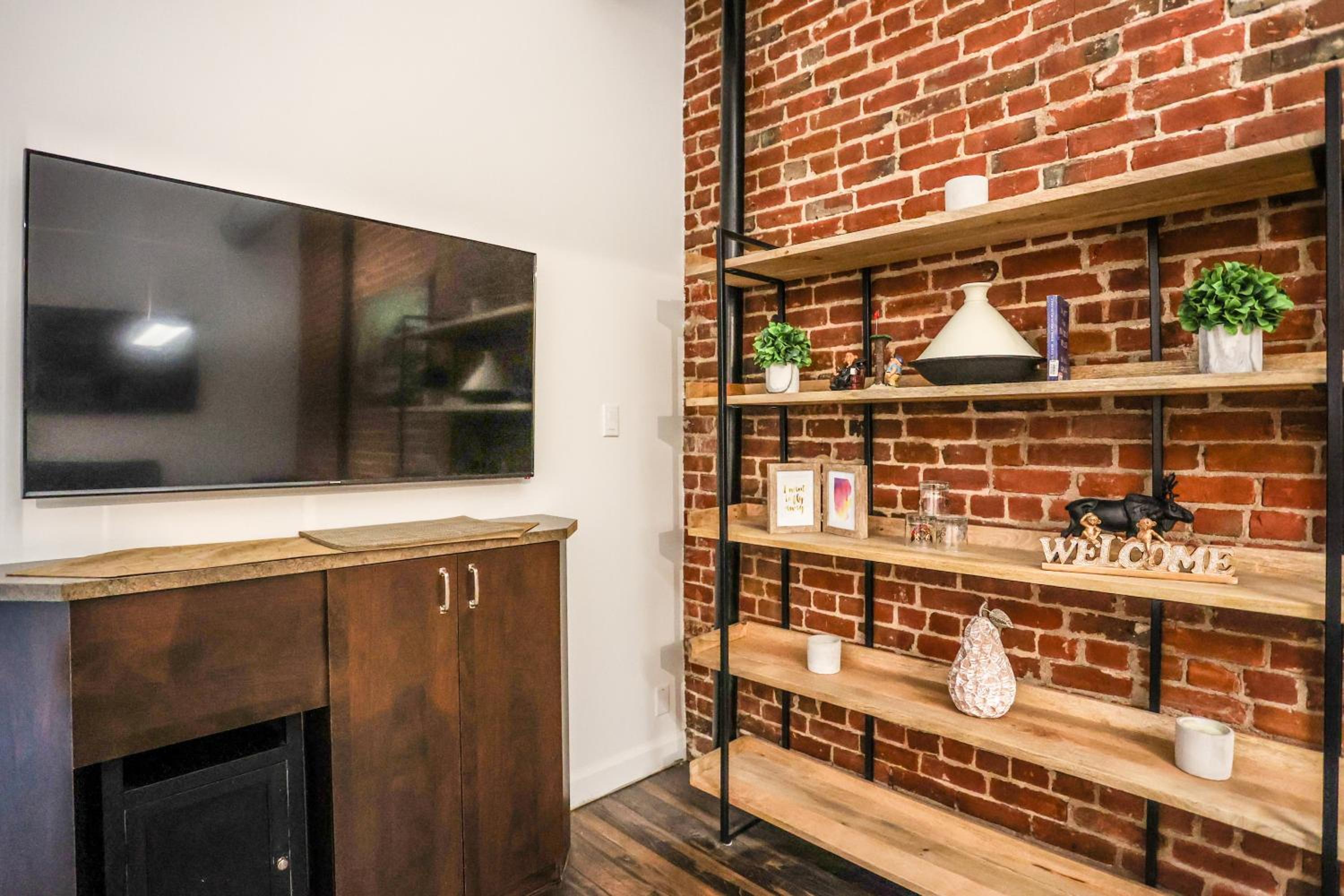 Elegant 3 Bedroom apartment in old port - 201