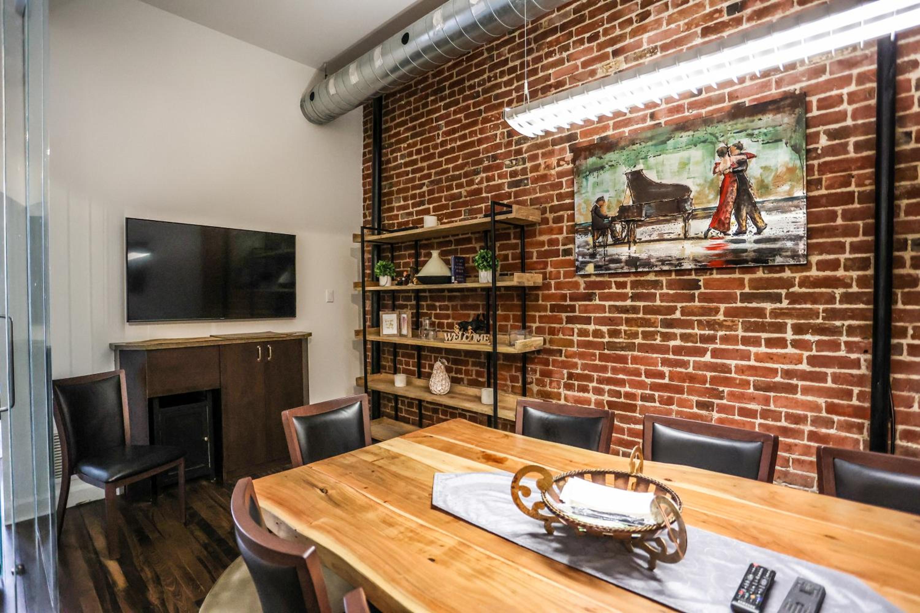 Elegant 3 Bedroom apartment in old port - 201