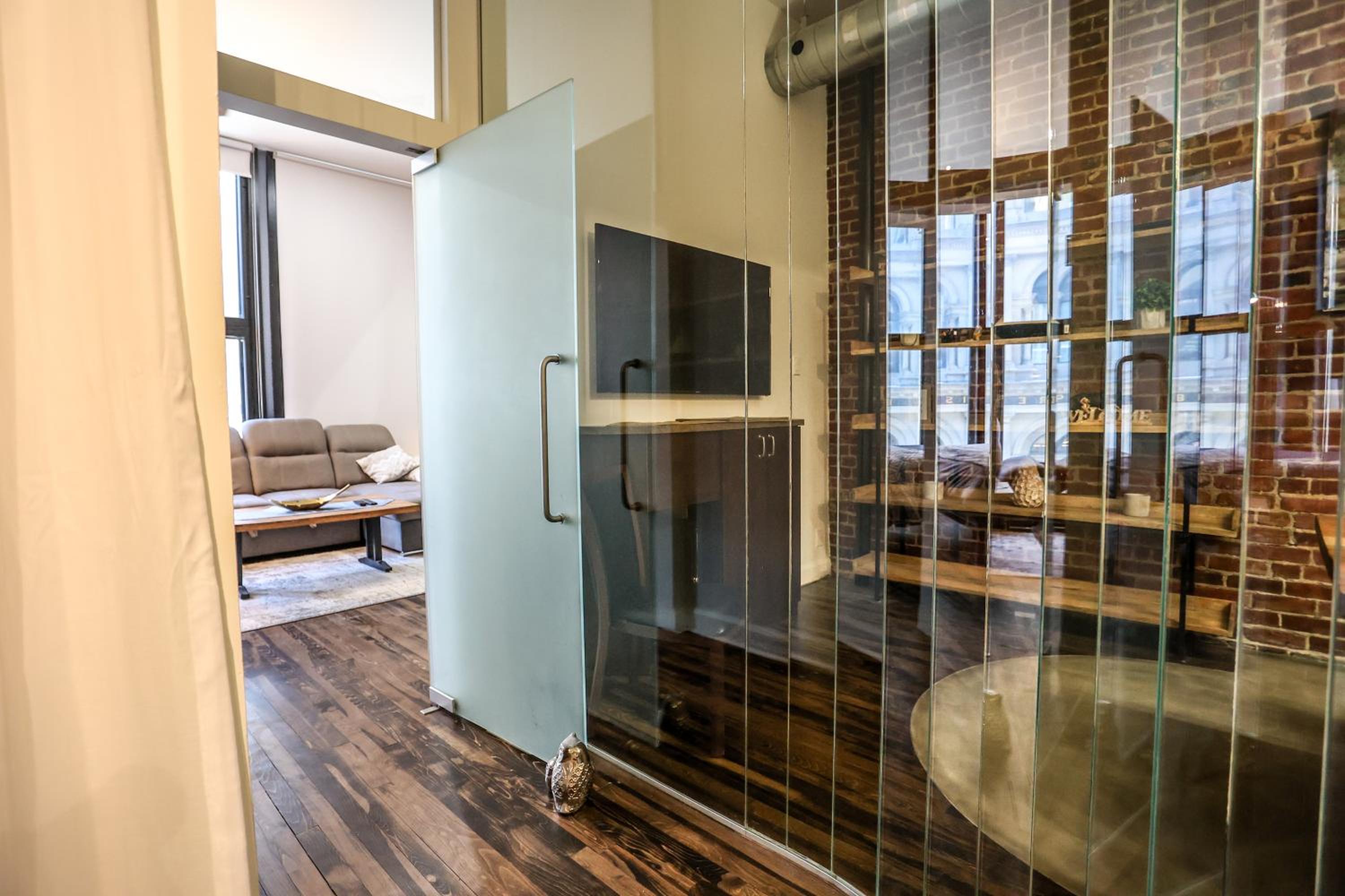 Elegant 3 Bedroom apartment in old port - 201