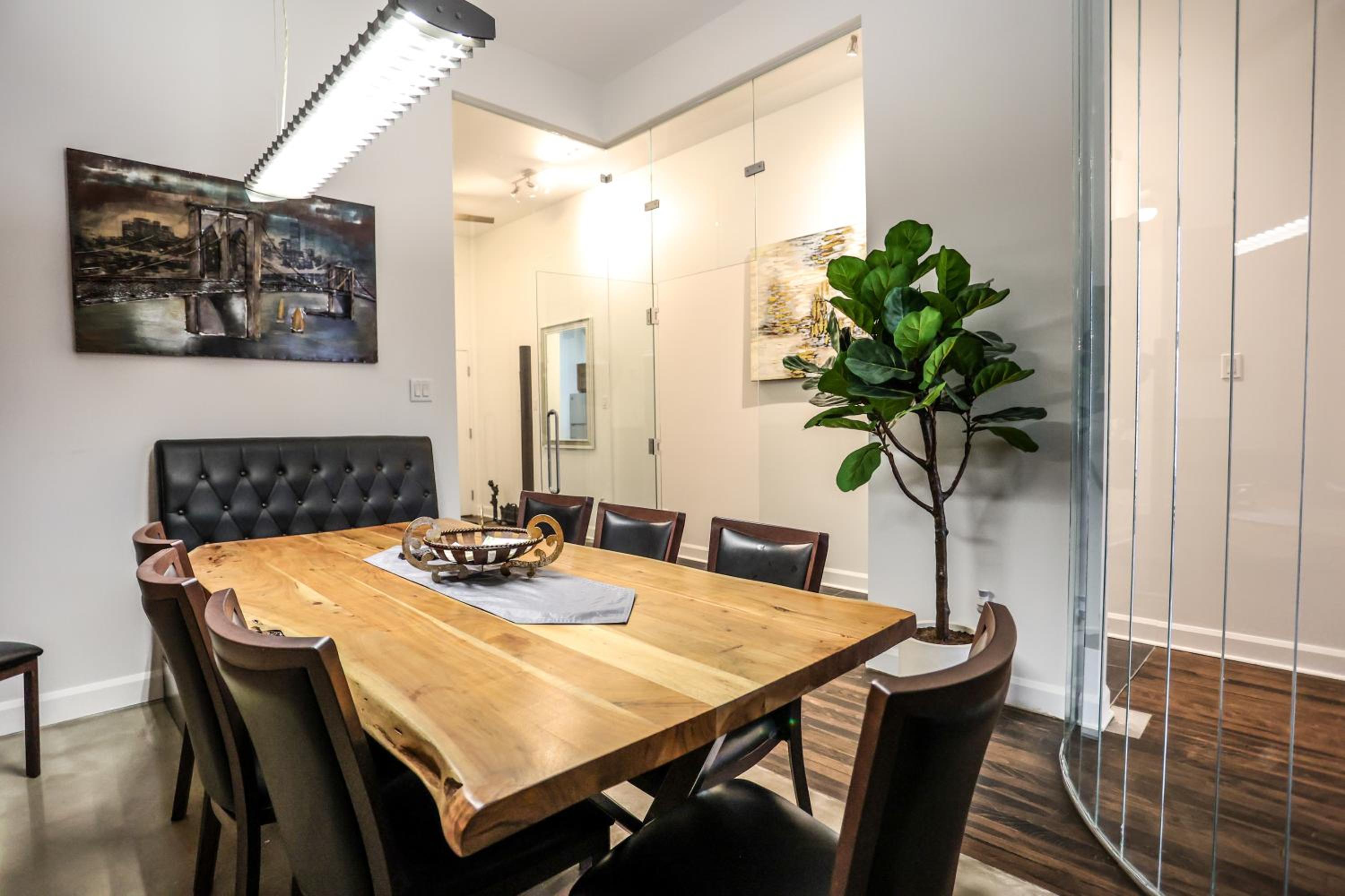 Elegant 3 Bedroom apartment in old port - 201
