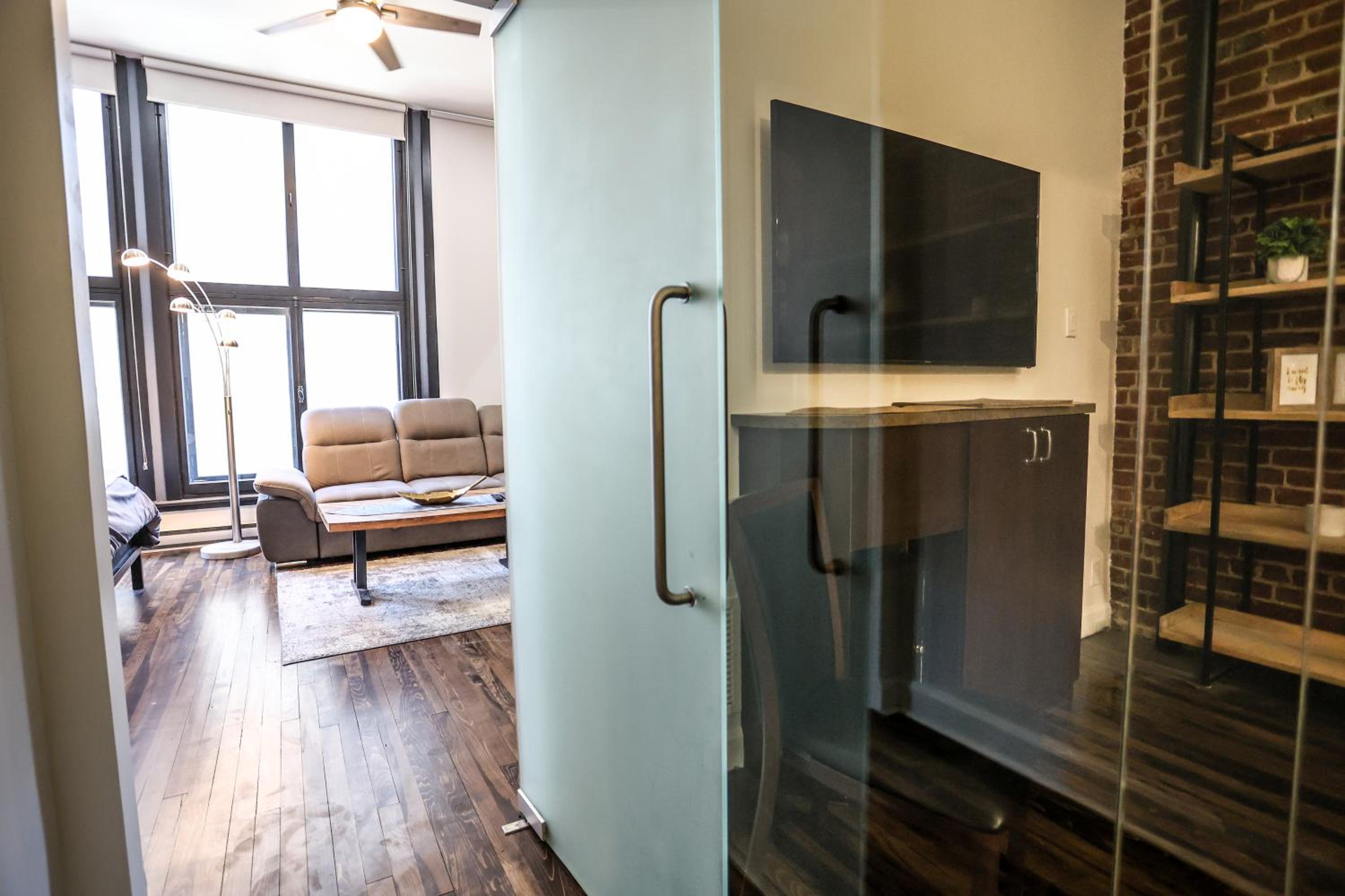 Elegant 3 Bedroom apartment in old port - 201