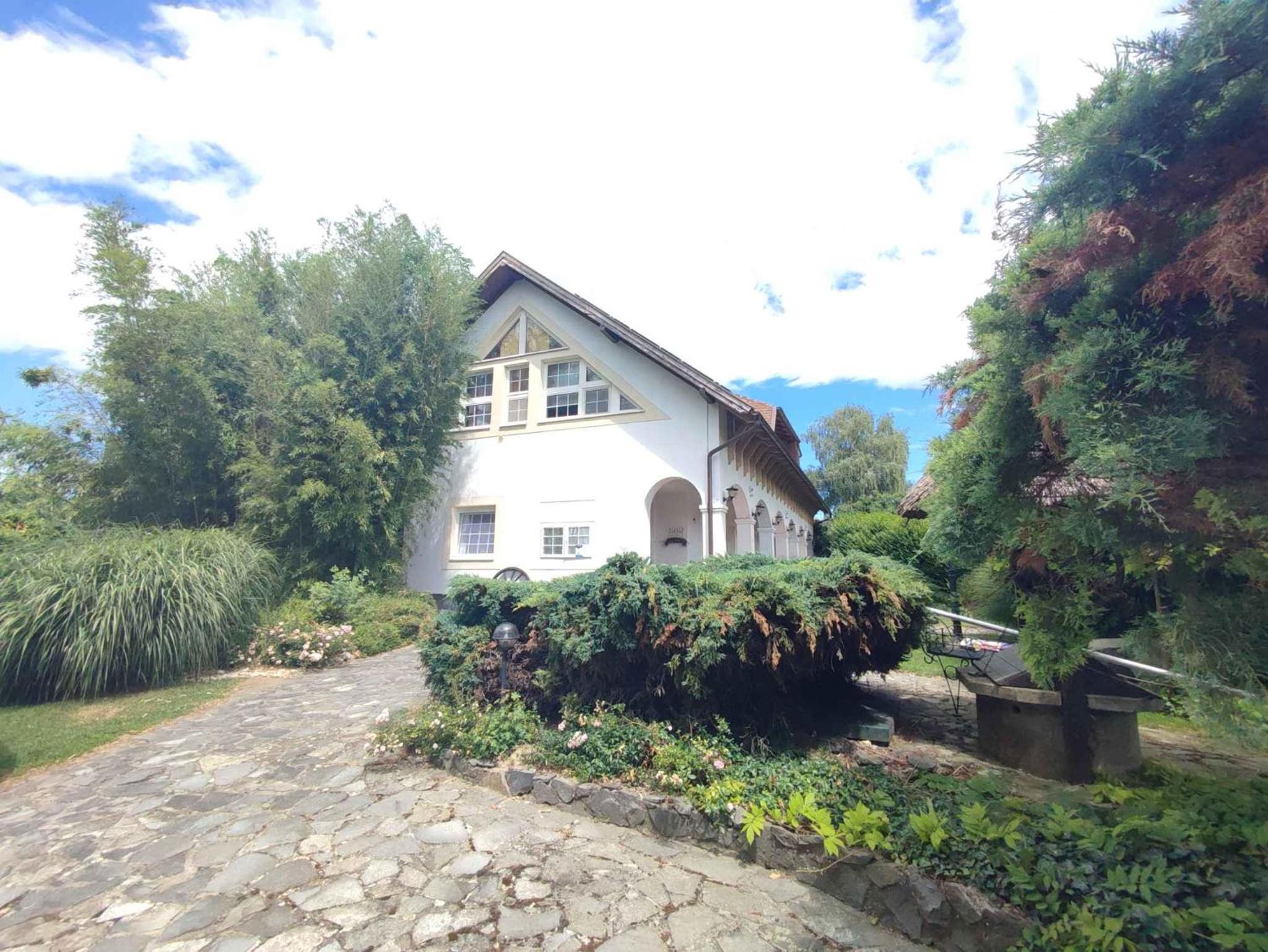 Photo 49