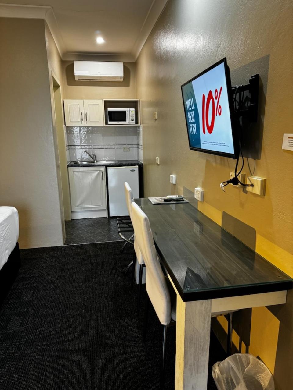 Acacia Motel