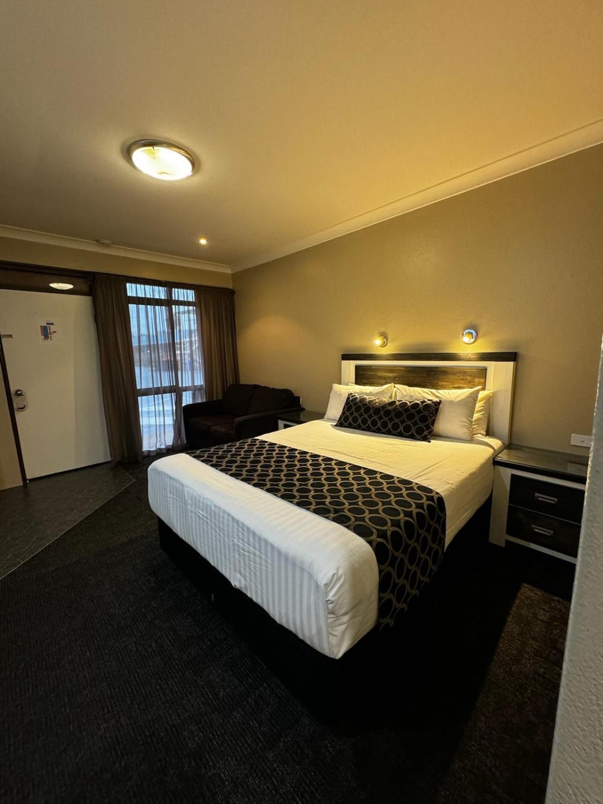 Acacia Motel