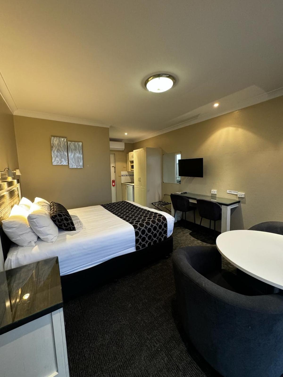 Acacia Motel
