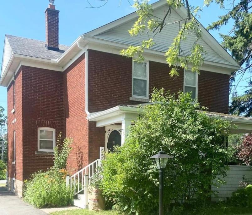 Fallsview Area! Only 10 min walk