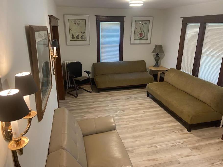 Fallsview Area! Only 10 min walk