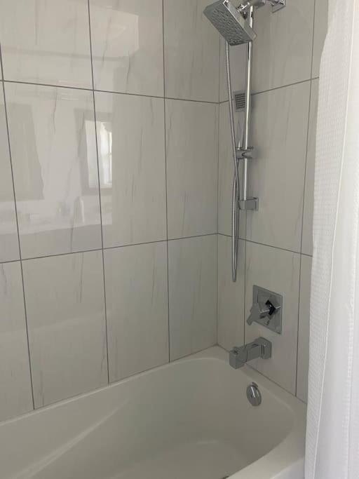 Fallsview Area! Only 10 min walk
