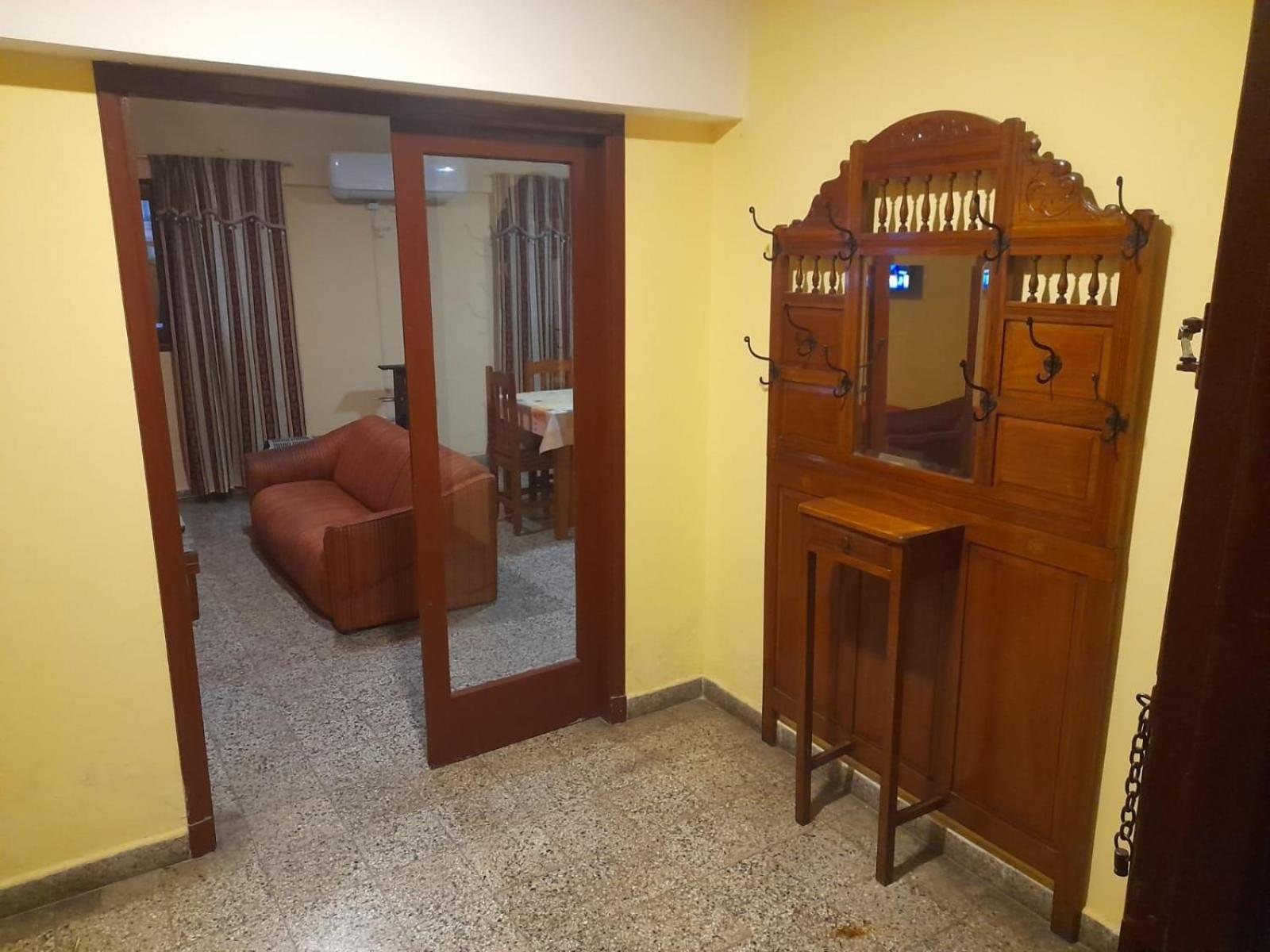 Edificio con 2 semipisos - Capacidad máxima 16 personas