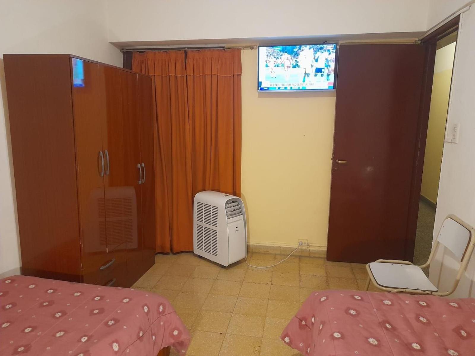 Edificio con 2 semipisos - Capacidad máxima 16 personas