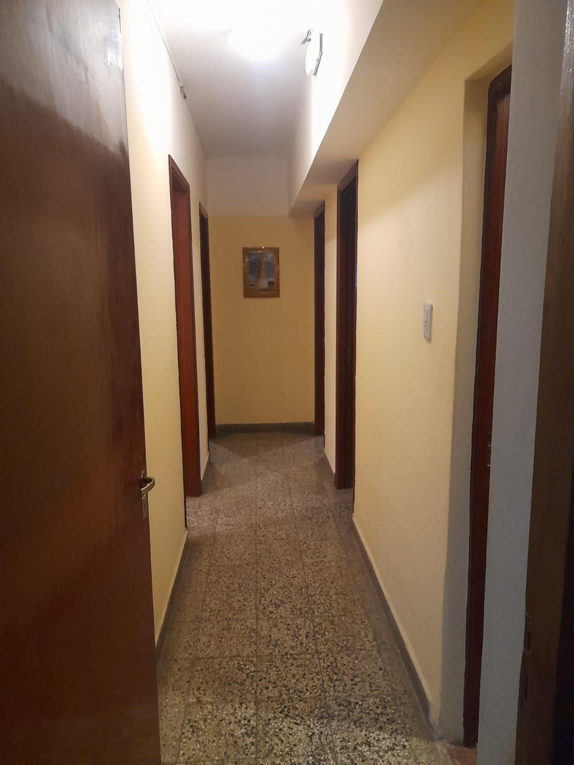 Edificio con 2 semipisos - Capacidad máxima 16 personas