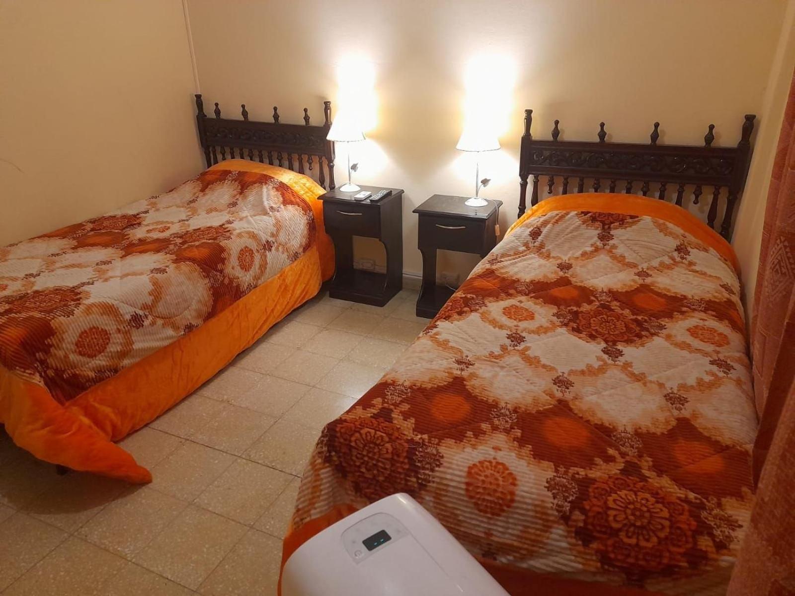 Edificio con 2 semipisos - Capacidad máxima 16 personas