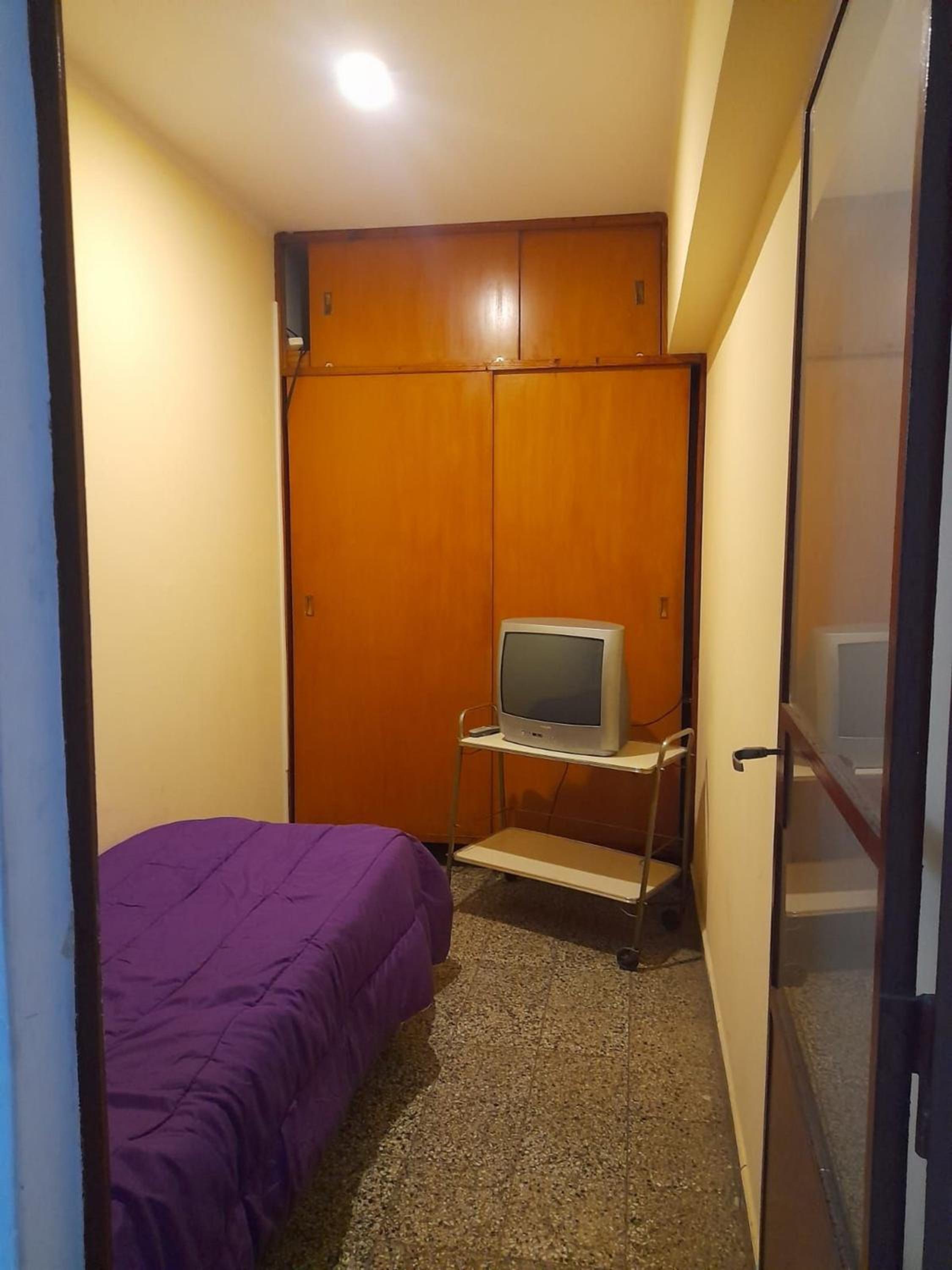 Edificio con 2 semipisos - Capacidad máxima 16 personas
