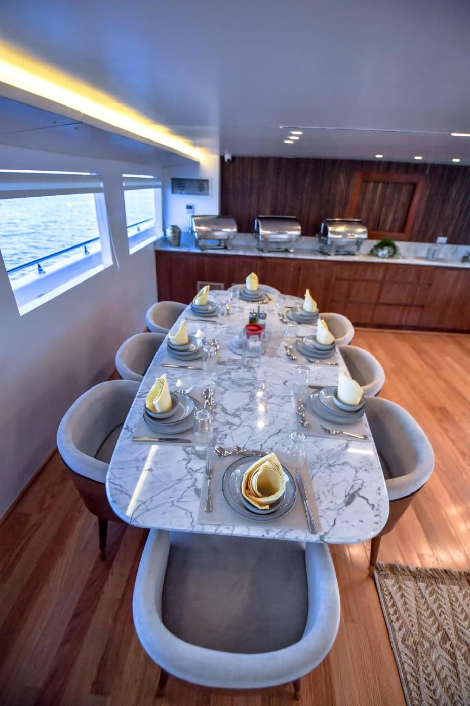 Deluxe yacht samara
