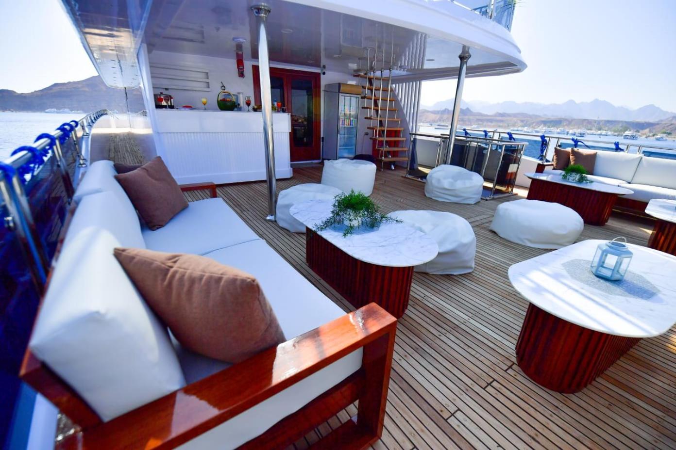Deluxe yacht samara