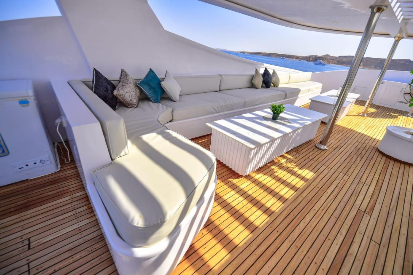 Deluxe yacht samara