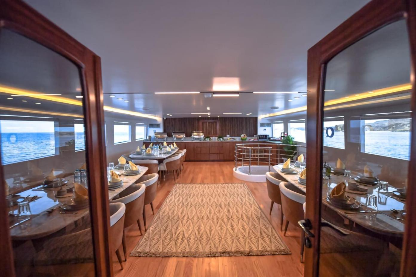 Deluxe yacht samara