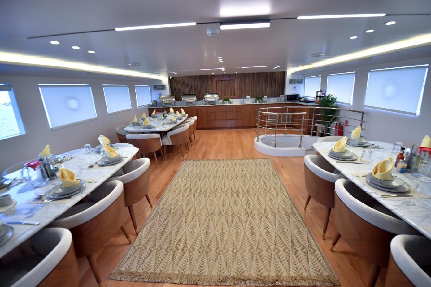 Deluxe yacht samara