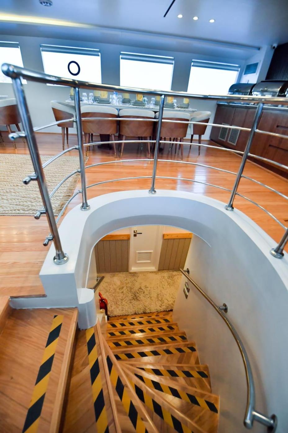 Deluxe yacht samara