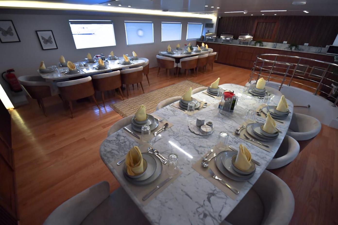 Deluxe yacht samara