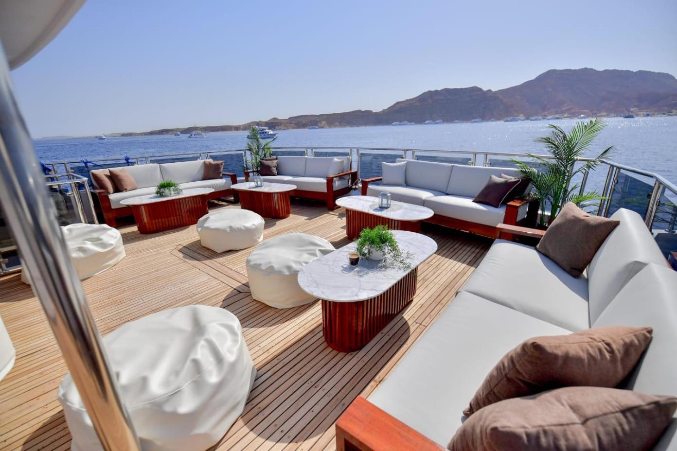 Deluxe yacht samara