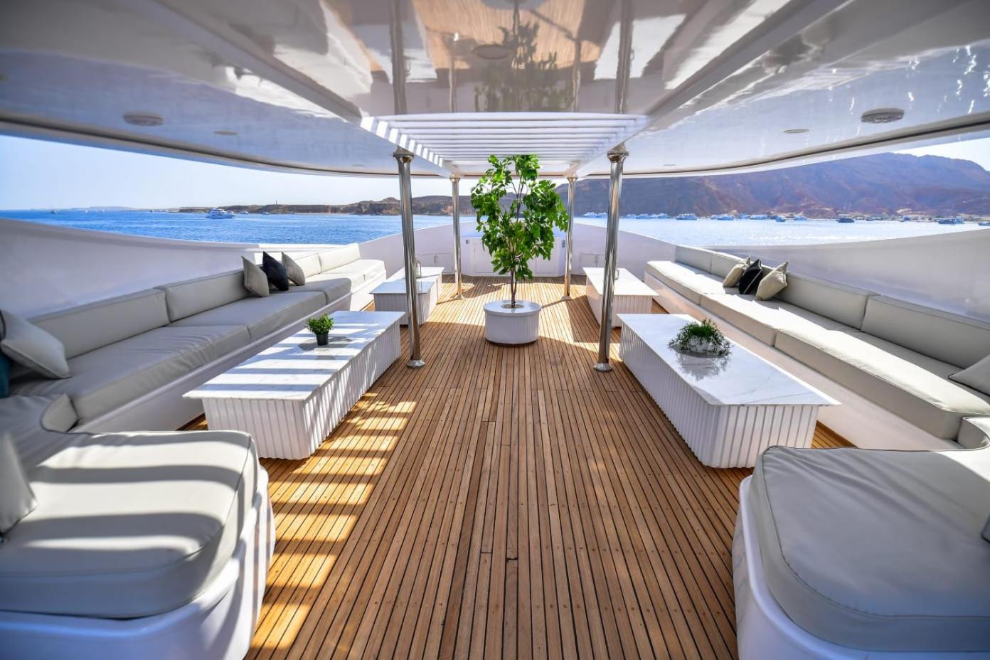 Deluxe yacht samara