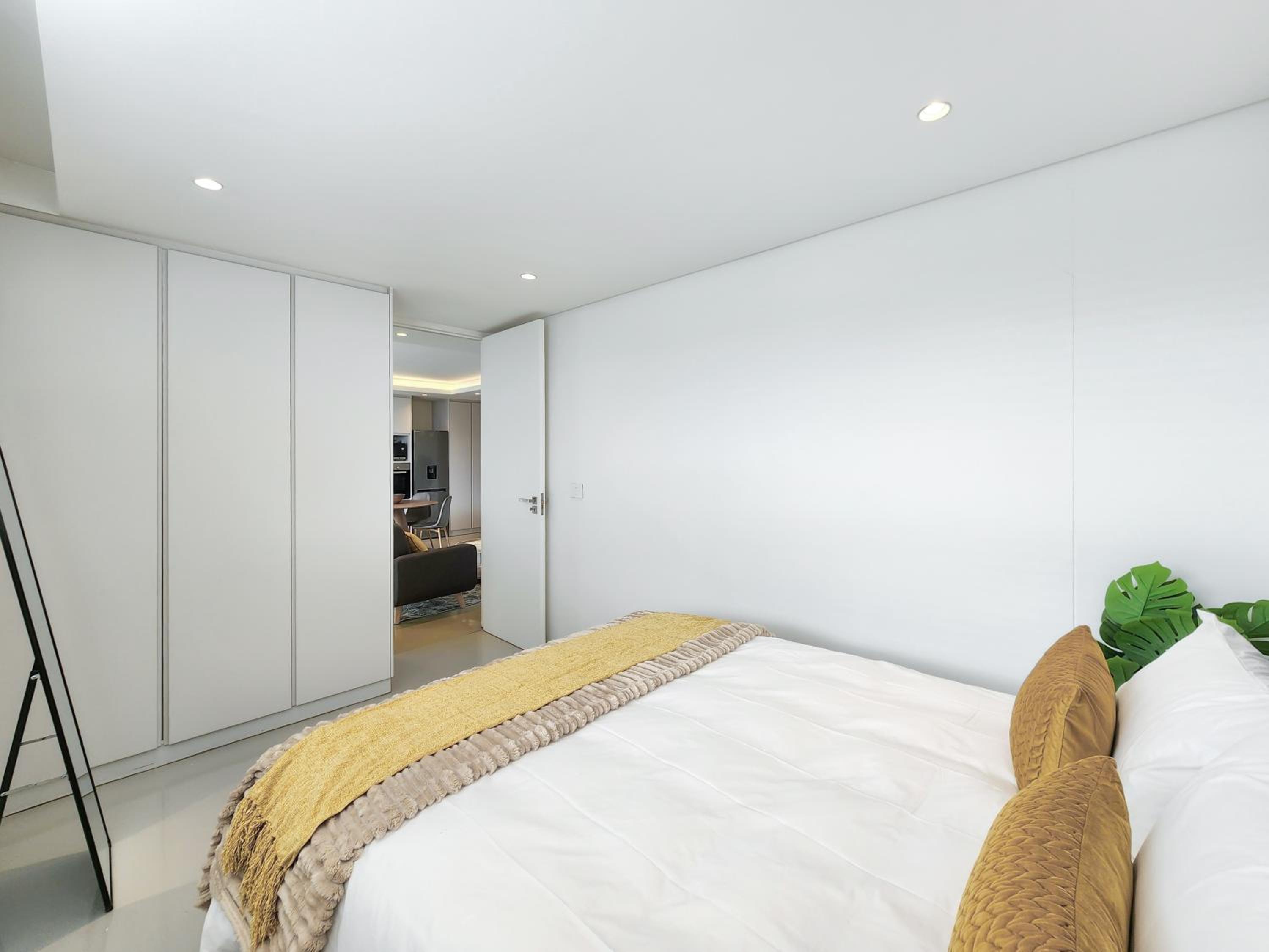 Elegant minimalist apartment in vibrant Woodstock