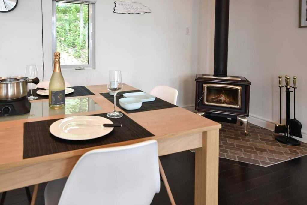 Cottage with water view and hot tub - Le pin blanc
