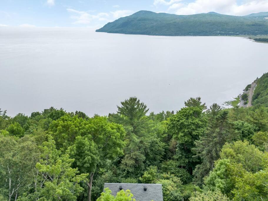 Cottage with water view and hot tub - Le pin blanc