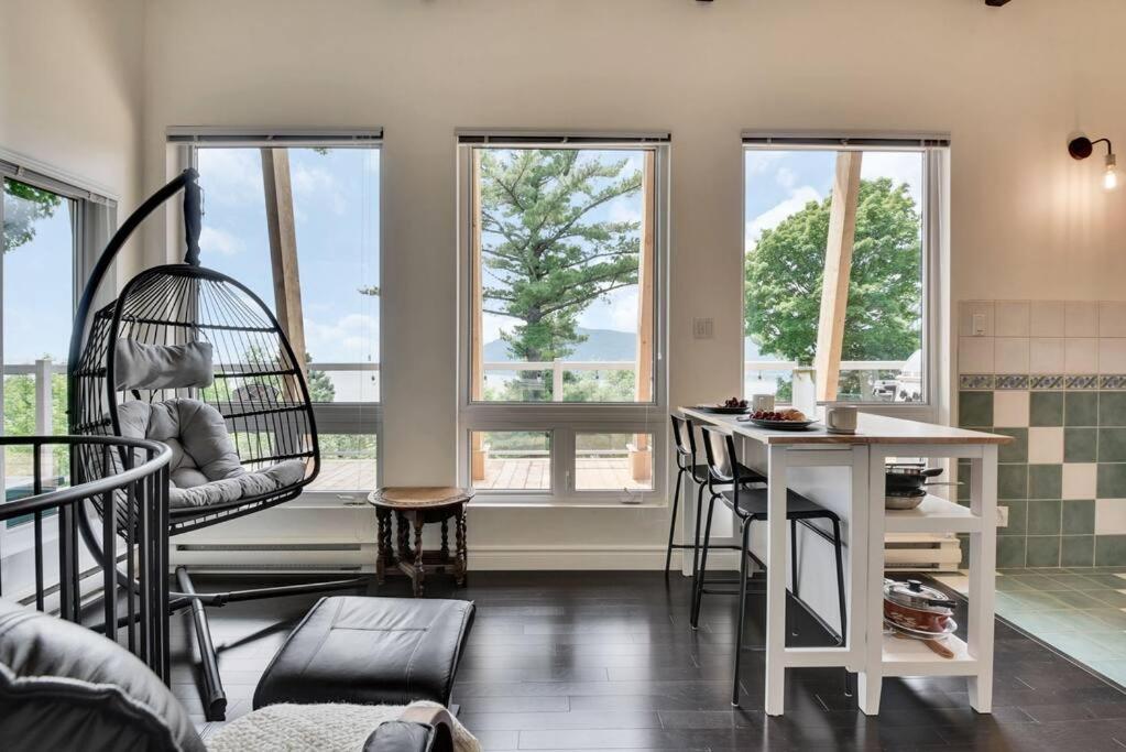 Cottage with water view and hot tub - Le pin blanc