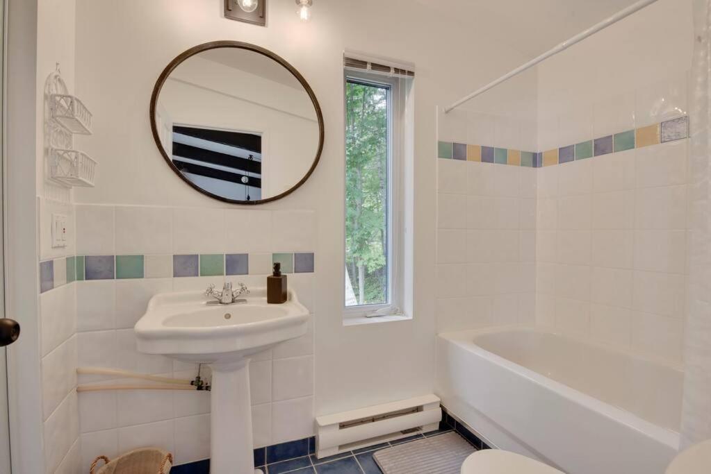 Cottage with water view and hot tub - Le pin blanc
