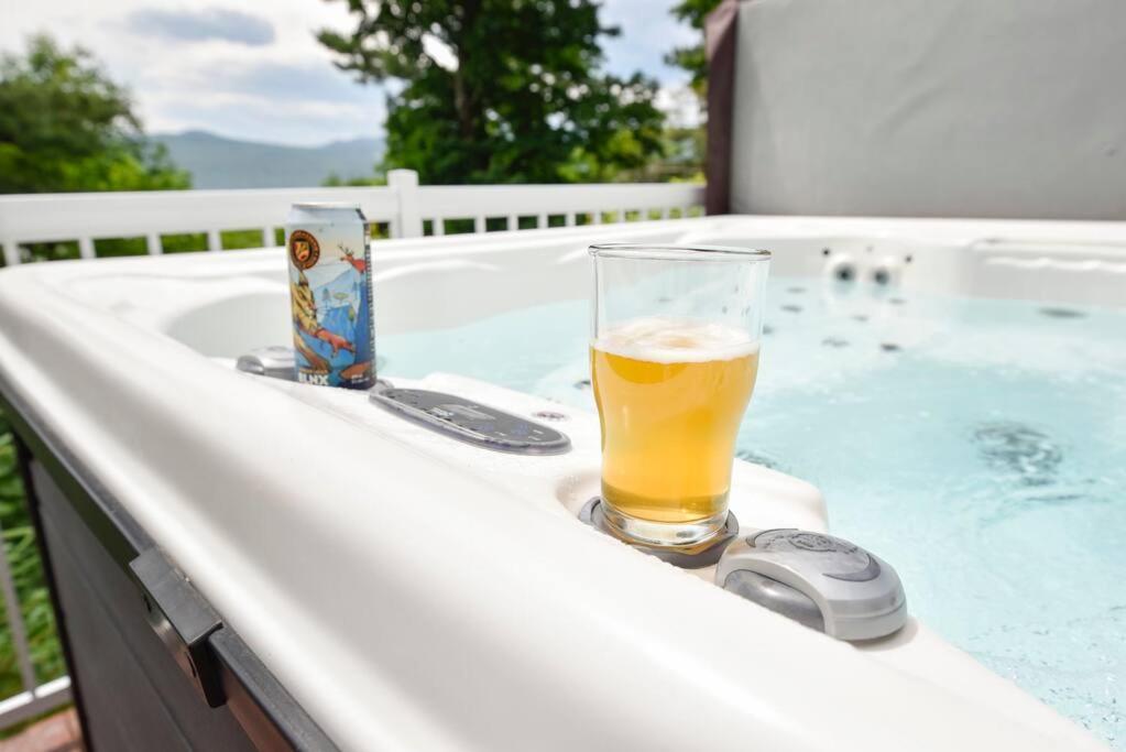 Cottage with water view and hot tub - Le pin blanc