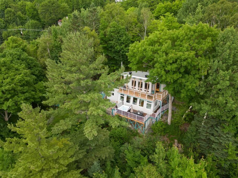 Cottage with water view and hot tub - Le pin blanc