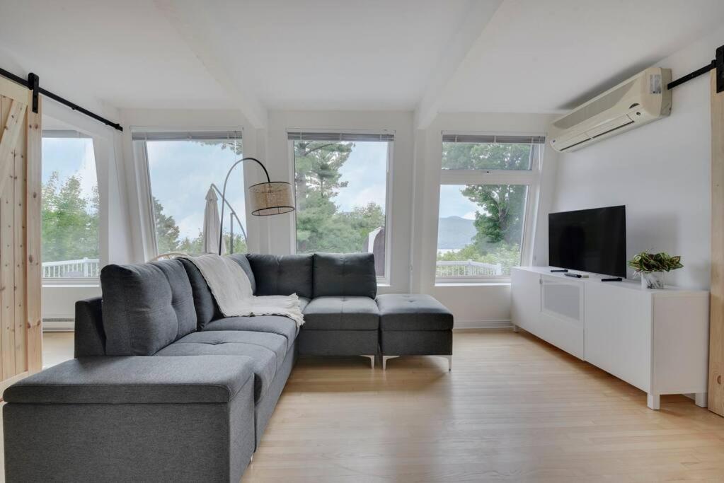 Cottage with water view and hot tub - Le pin blanc