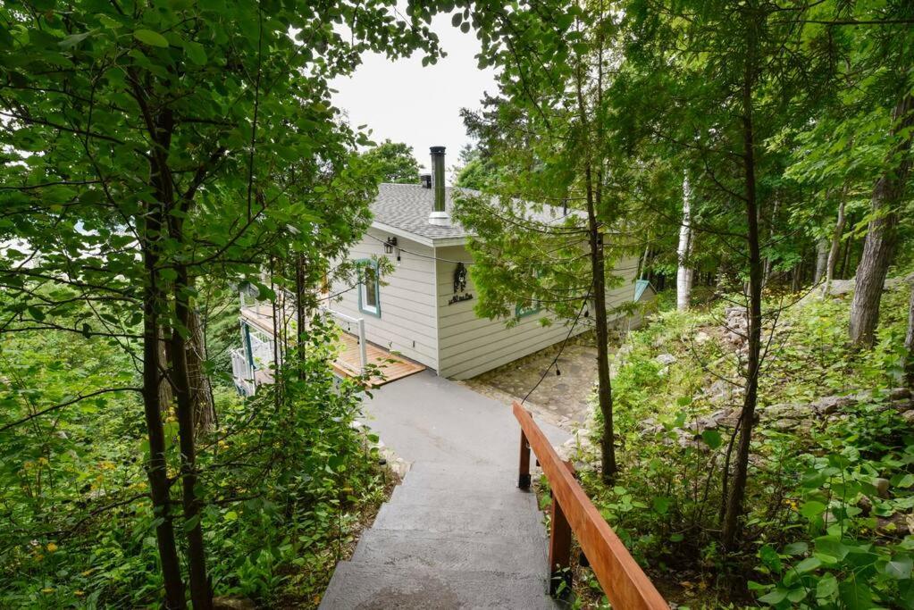 Cottage with water view and hot tub - Le pin blanc
