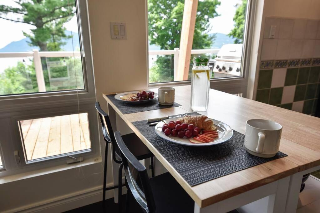 Cottage with water view and hot tub - Le pin blanc
