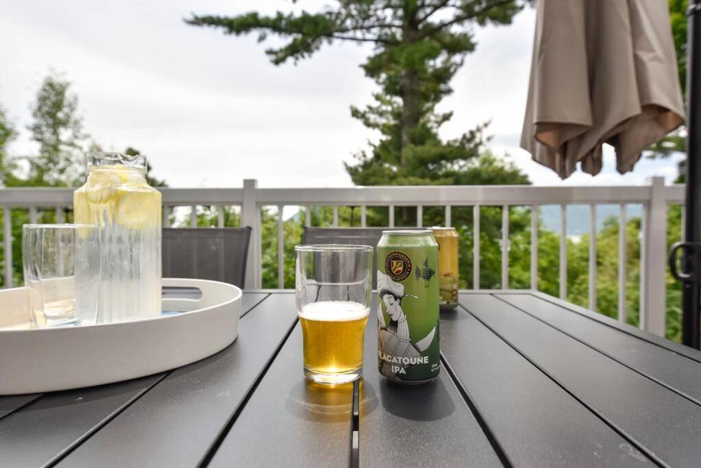 Cottage with water view and hot tub - Le pin blanc
