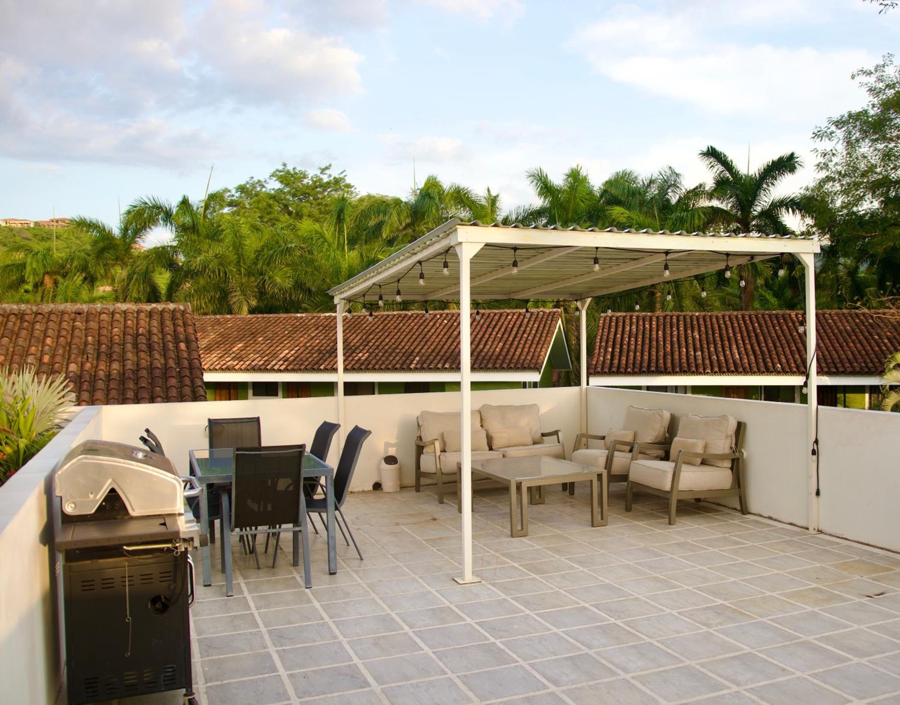 The Nest 2 bedroom1 bath Condo Rooftop patio