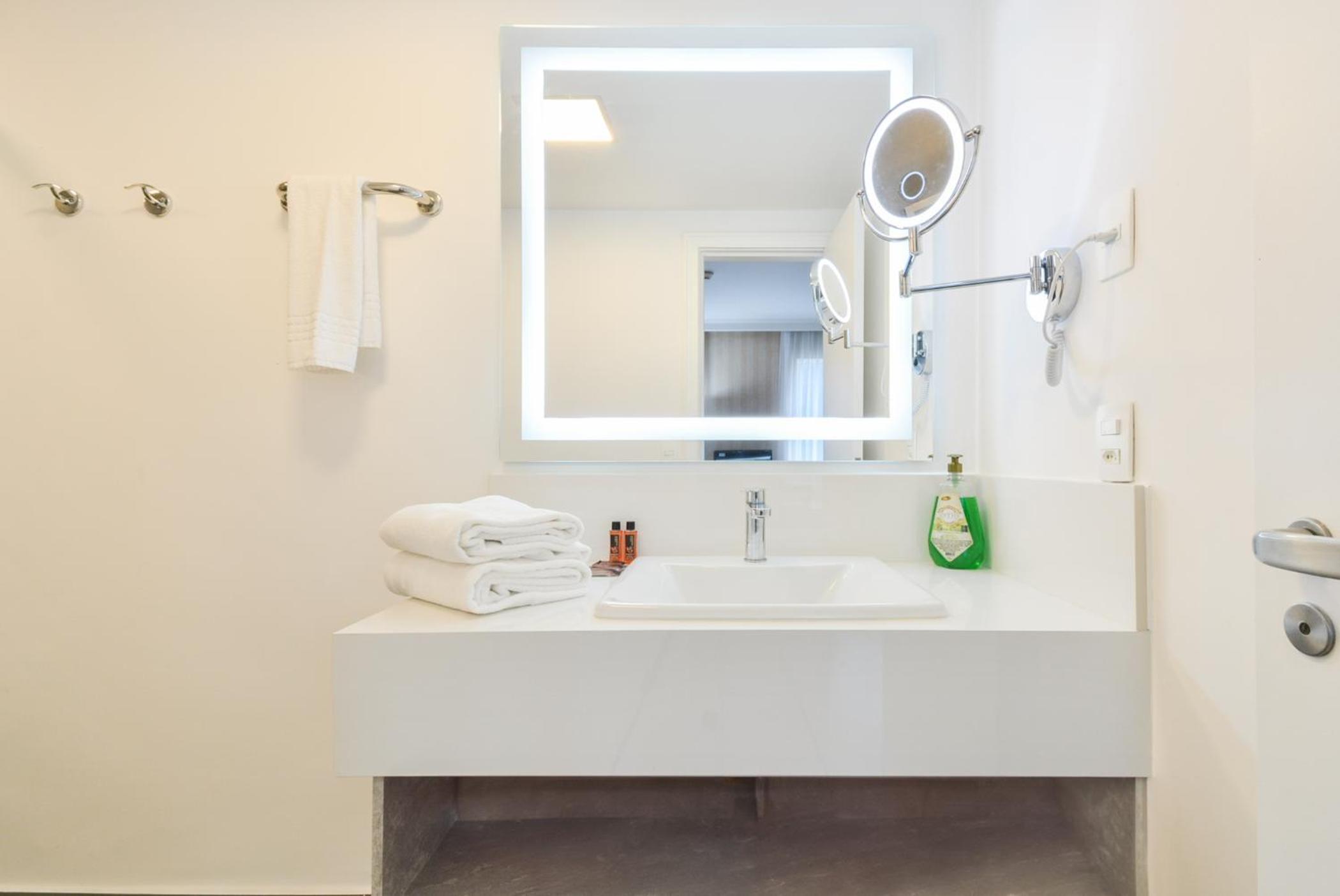 Phoenix suite - Berrini flat