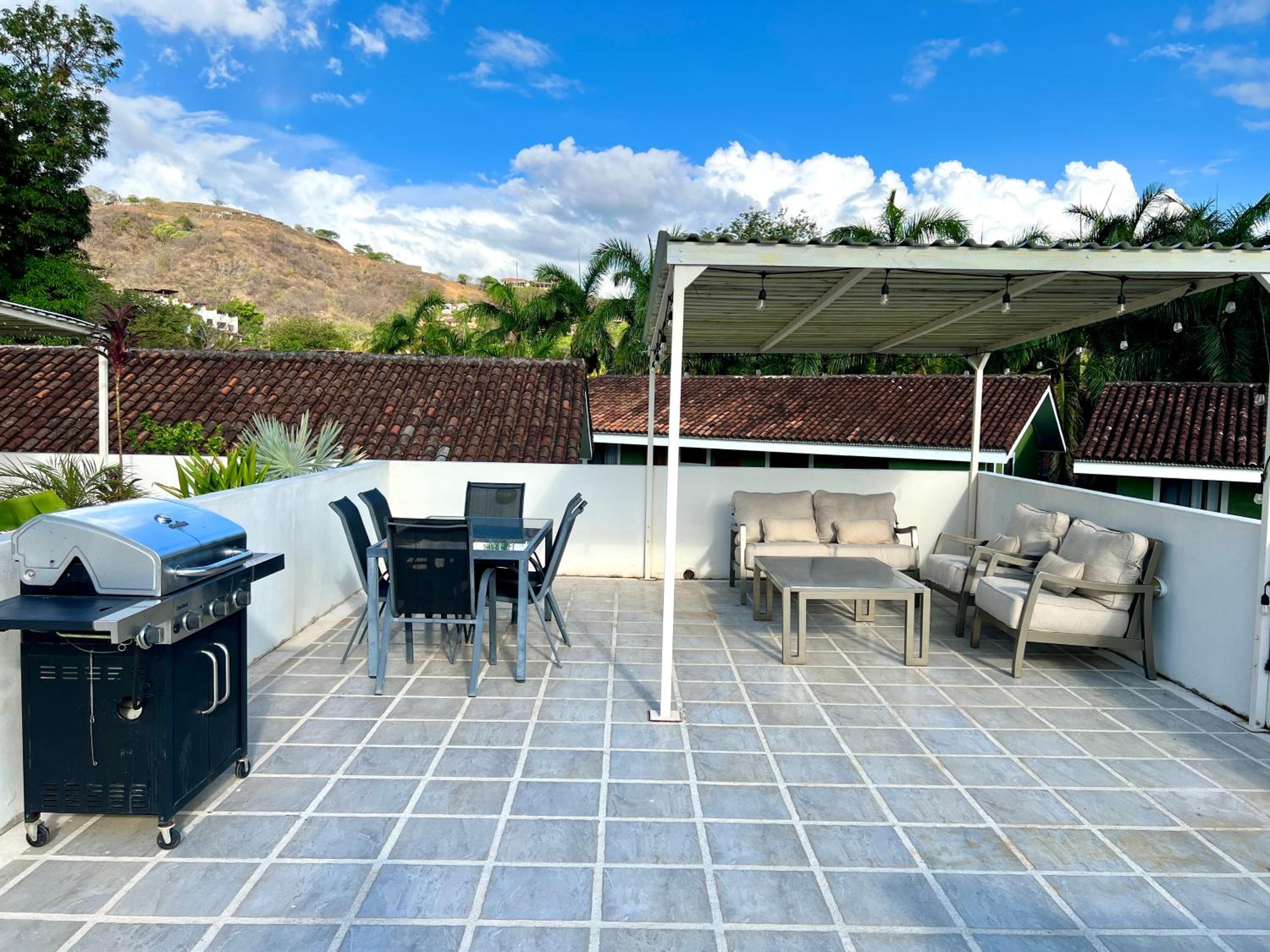 The Nest 2 bedroom1 bath Condo Rooftop patio