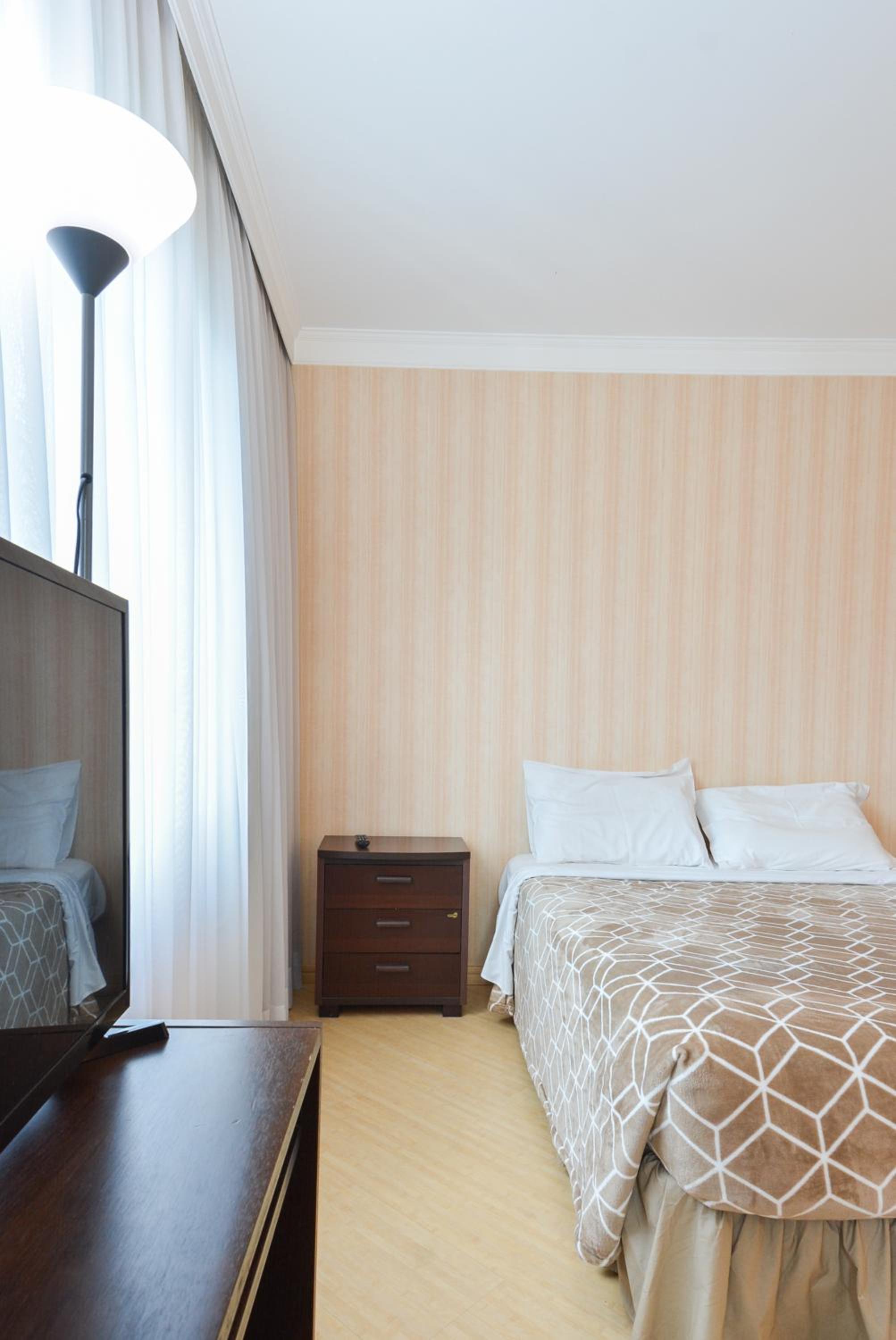 Phoenix suite - Berrini flat