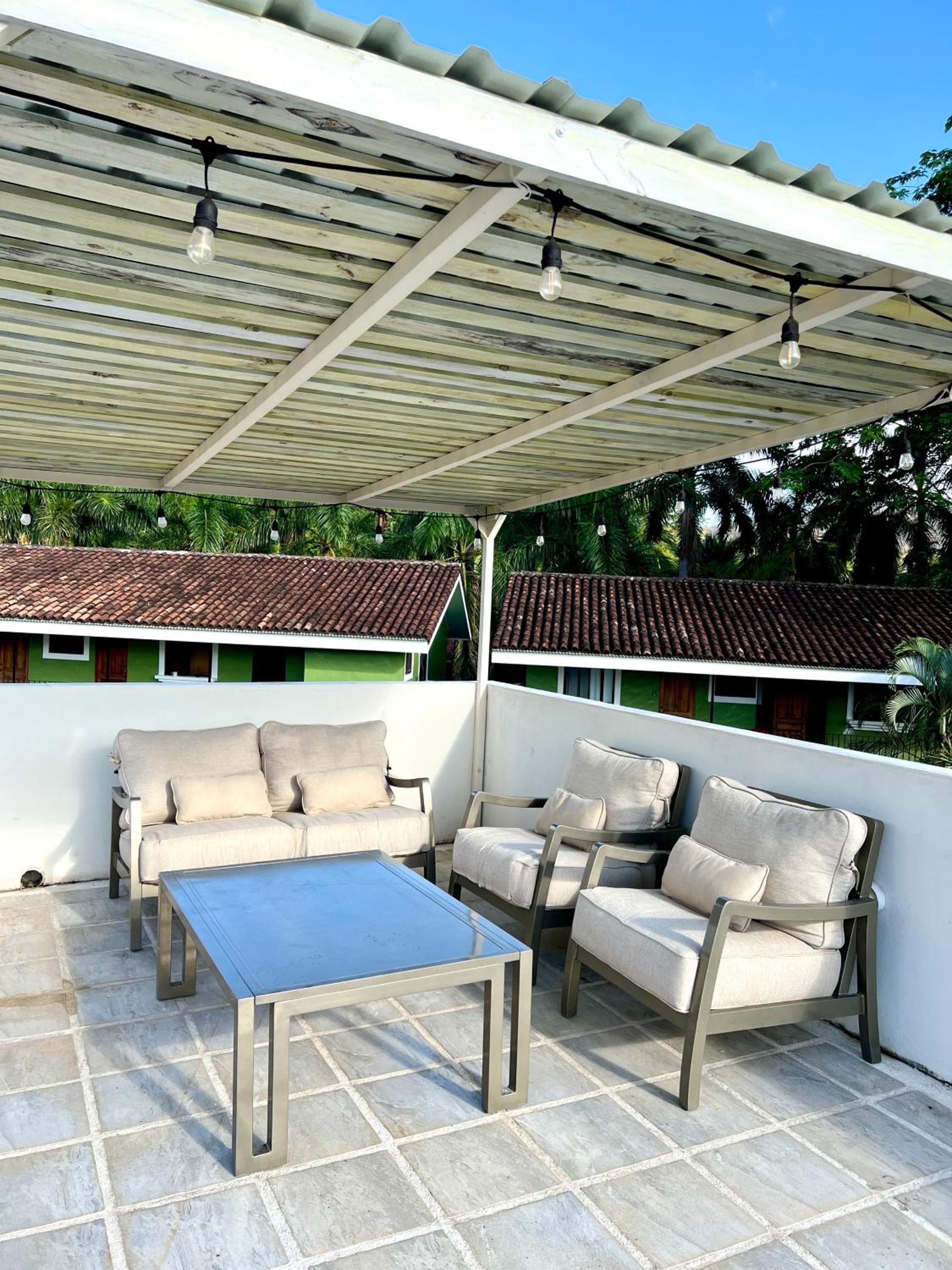The Nest 2 bedroom1 bath Condo Rooftop patio